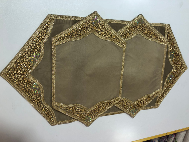رومیزی جلو مبلی سنگدوزی مخمل نسکافه ای